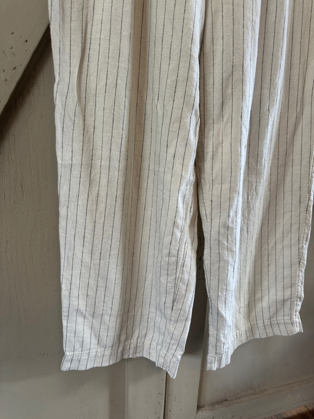 A New Day Linen Blend Pinstripe Cropped Pants Size 10 Cream Black Striped - Picture 4 of 8